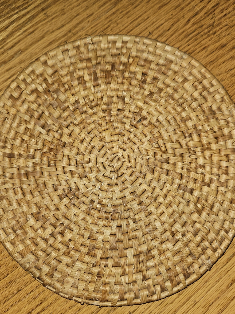 Handwoven Round Straw Trivet - Natural Tan